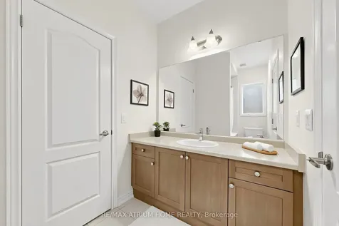 537 Clifford Perry Place Newmarket ON L3X 0J1