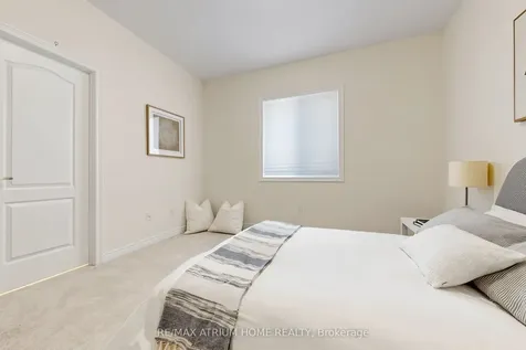 537 Clifford Perry Place Newmarket ON L3X 0J1
