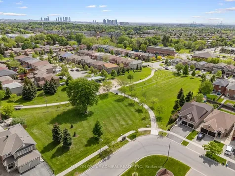 49 Lindenshire Avenue Vaughan ON L6A 4A4
