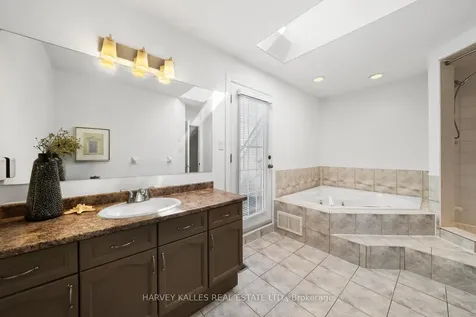 27 Benson Avenue Richmond Hill ON L4C 4E5