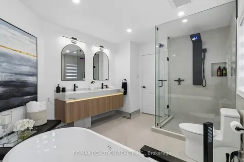 9 Pavarotti Street Richmond Hill ON L4E 0R5