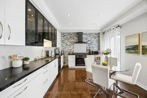 9 Pavarotti Street Richmond Hill ON L4E 0R5