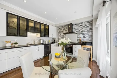 9 Pavarotti Street Richmond Hill ON L4E 0R5