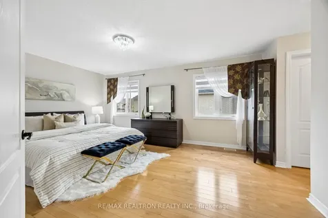 9 Pavarotti Street Richmond Hill ON L4E 0R5