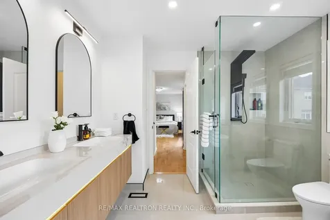 9 Pavarotti Street Richmond Hill ON L4E 0R5