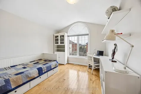 9 Pavarotti Street Richmond Hill ON L4E 0R5