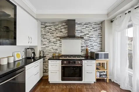 9 Pavarotti Street Richmond Hill ON L4E 0R5