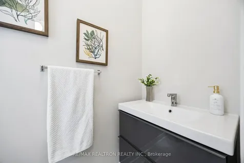 9 Pavarotti Street Richmond Hill ON L4E 0R5