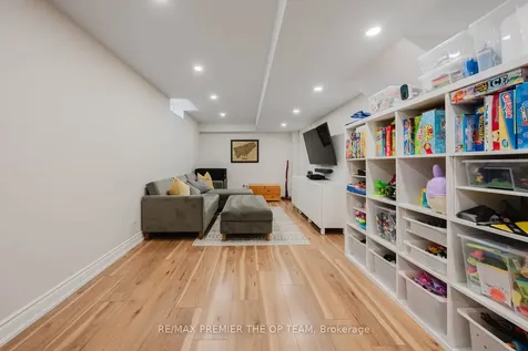29 Manordale Crescent Vaughan ON L4H 0T6