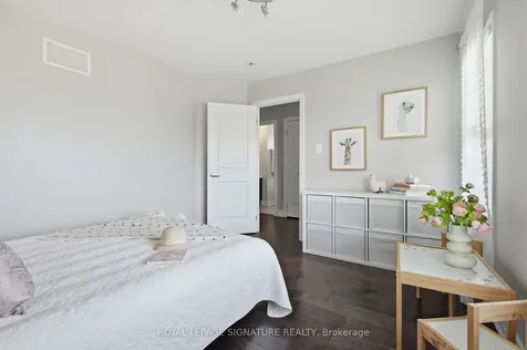 24 Fred Mason Street Georgina ON L4P 0B2