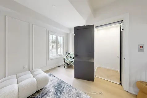 31 Naughton Drive Richmond Hill ON L4C 4M6