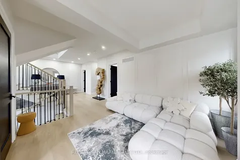 31 Naughton Drive Richmond Hill ON L4C 4M6