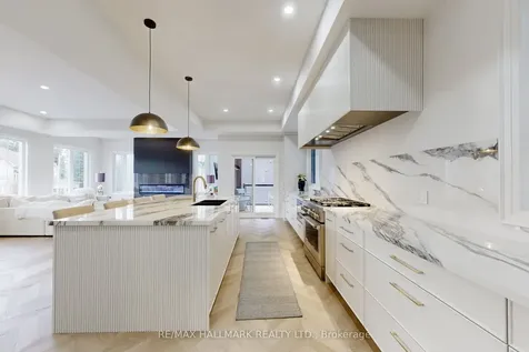 31 Naughton Drive Richmond Hill ON L4C 4M6