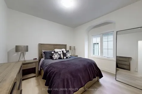 31 Naughton Drive Richmond Hill ON L4C 4M6