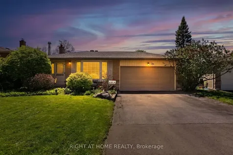 5 Fleance Drive Markham ON L3T 3J8