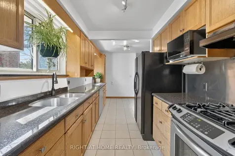 5 Fleance Drive Markham ON L3T 3J8