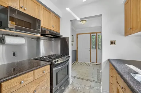 5 Fleance Drive Markham ON L3T 3J8