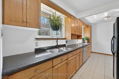5 Fleance Drive Markham ON L3T 3J8