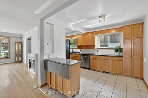 5 Fleance Drive Markham ON L3T 3J8