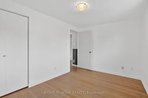 5 Fleance Drive Markham ON L3T 3J8