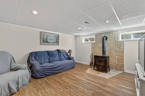 5 Fleance Drive Markham ON L3T 3J8