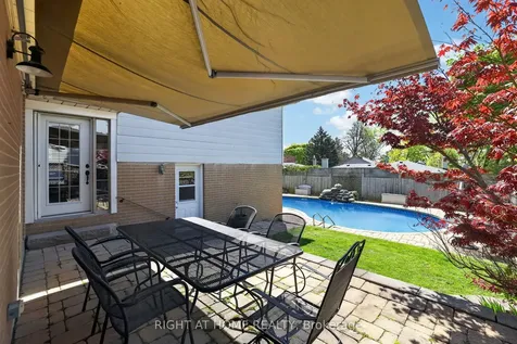 5 Fleance Drive Markham ON L3T 3J8