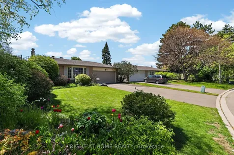 5 Fleance Drive Markham ON L3T 3J8