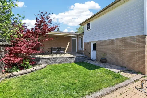 5 Fleance Drive Markham ON L3T 3J8