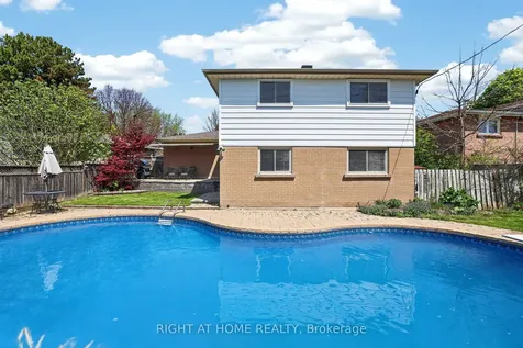 5 Fleance Drive Markham ON L3T 3J8