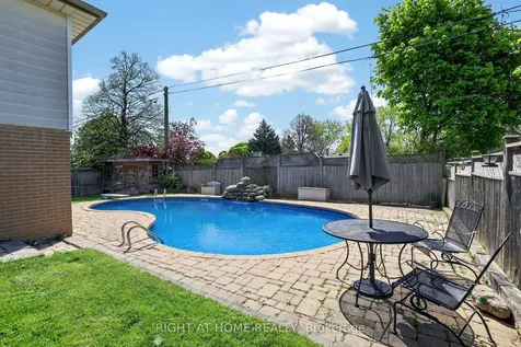 5 Fleance Drive Markham ON L3T 3J8