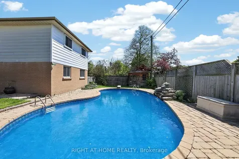 5 Fleance Drive Markham ON L3T 3J8