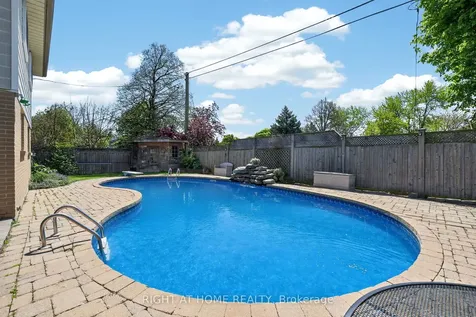 5 Fleance Drive Markham ON L3T 3J8