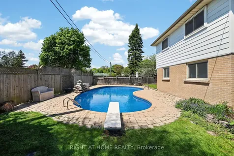 5 Fleance Drive Markham ON L3T 3J8