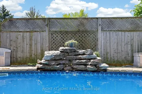 5 Fleance Drive Markham ON L3T 3J8