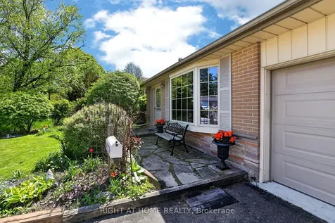 5 Fleance Drive Markham ON L3T 3J8