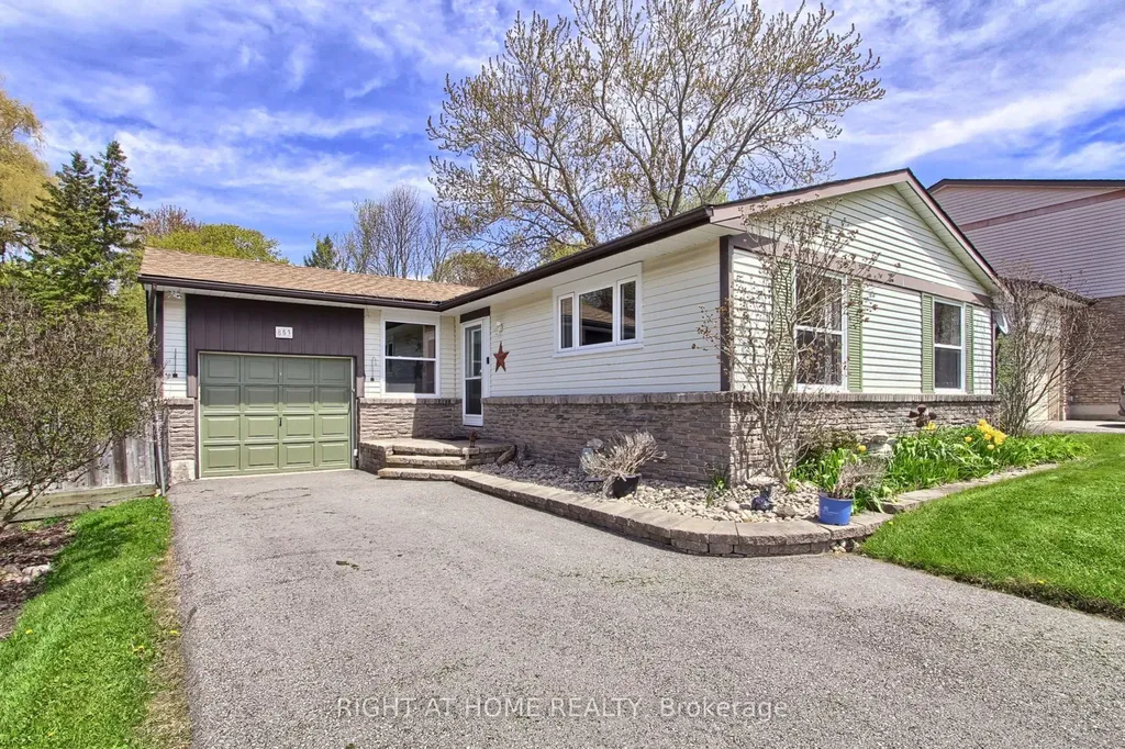 853 Magnolia Avenue Newmarket ON L3Y 5H5