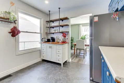 853 Magnolia Avenue Newmarket ON L3Y 5H5