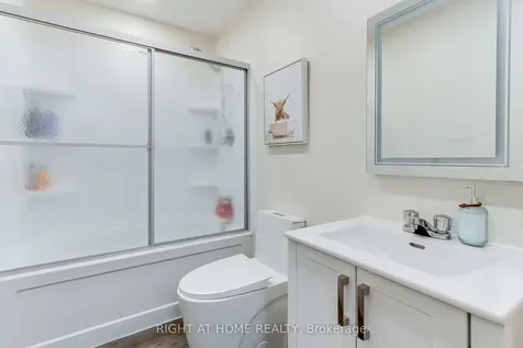 853 Magnolia Avenue Newmarket ON L3Y 5H5