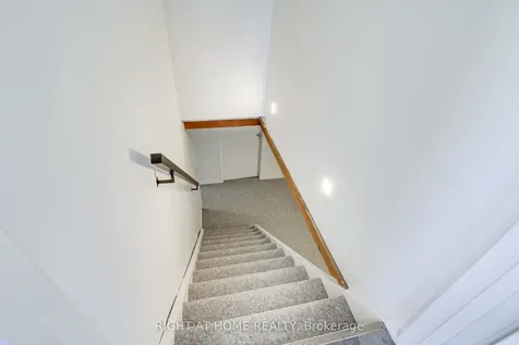 853 Magnolia Avenue Newmarket ON L3Y 5H5