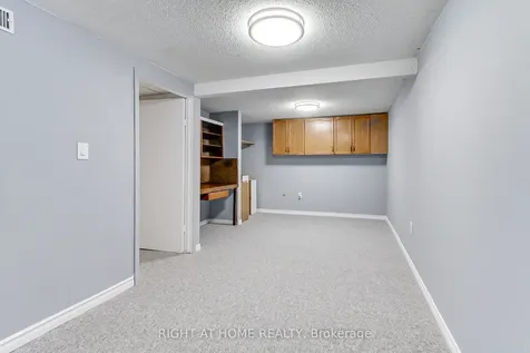 853 Magnolia Avenue Newmarket ON L3Y 5H5