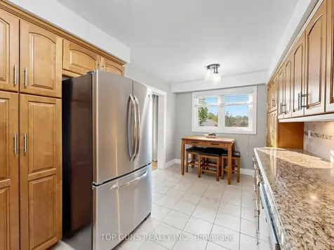 482 Britannia Avenue Bradford West Gwillimbury ON L3Z 1A7
