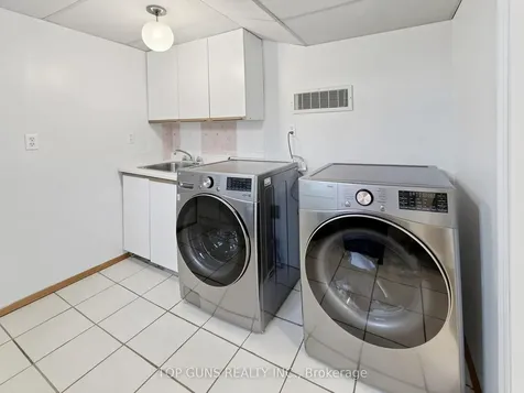 482 Britannia Avenue Bradford West Gwillimbury ON L3Z 1A7