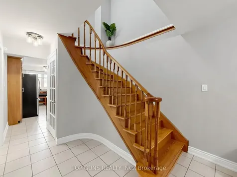 482 Britannia Avenue Bradford West Gwillimbury ON L3Z 1A7