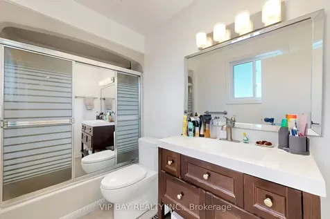 755 Botany Hill Crescent Newmarket ON L3Y 3A7