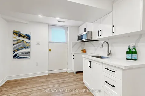 755 Botany Hill Crescent Newmarket ON L3Y 3A7