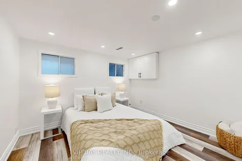 755 Botany Hill Crescent Newmarket ON L3Y 3A7
