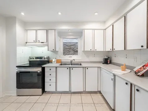 218 Mullen Drive Vaughan ON L4J 2P1