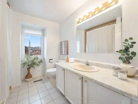 218 Mullen Drive Vaughan ON L4J 2P1
