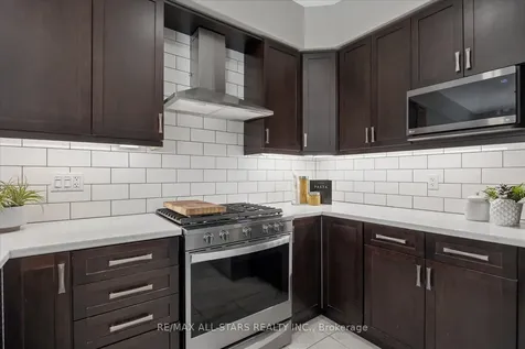 18 Carleton Trail New Tecumseth ON L0G 1A0