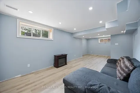 18 Carleton Trail New Tecumseth ON L0G 1A0